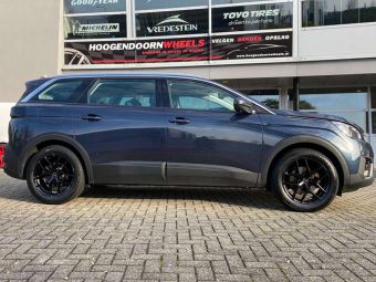 BORBET Y VELGEN IN 18 INCH GLOSSY BLACK GEMONTEERD ONDER EEN PEUGEOT 5008