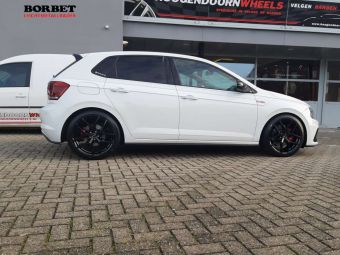 BORBET Y BLACK 18 INCH MET WINTERBANDEN GEMONTEERD ONDER EEN VOLKSWAGEN POLO GTI 