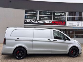 BORBET Y BLACK GLOSSY IN 18 INCH GEMONTEERD ONDER EEN MERCEDES VITO