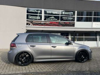 BORBET Y BLACK GLOSSY IN 19 INCH GEMONTEERD ONDER EEN VOLKSWAGEN GOLF VI