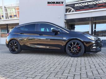 BORBET VELGEN LV-5 BLACK IN 18 INCH GEMONTEERD ONDER EEN OPEL ASTRA 