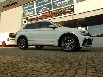 BORBET VELGEN Y HYPER SILVER IN 19 INCH MET WINTERBANDEN GEMONTEERD ONDER EEN VW TIGUAN