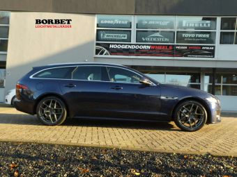 BORBET VELGEN Y ANTRACIET IN 19 INCH MET WINTERBANDEN GEMONTEERD ONDER EEN JAGUAR XF