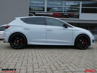 BORBET VELGEN Y GLANS ZWART IN 19 INCH GEMONTEERD ONDER EEN SEAT LEON CUPRA