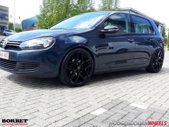 BORBET VELGEN Y GLANS ZWART IN 19 INCH GEMONTEERD ONDER EEN VOLKSWAGEN GOLF