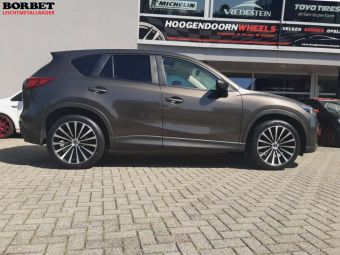 BORBET VELGEN BLX ZWART GEPOLIJST IN 20 INCH GEMONTEERD ONDER EEN MAZDA CX5 