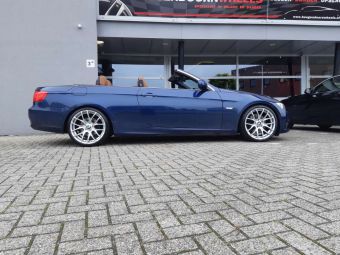 BREYTON RACE GTS 19 INCH BREEDSET IN GLOSSY BLACK GEMONTEERD ONDER EEN BMW 3 SERIE CABRIO