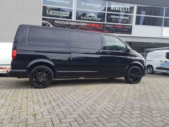 BROCK VELGEN B41 BLACK IN 20 INCH GEMONTEERD ONDER EEN VOLKSWAGEN TRANSPORTER