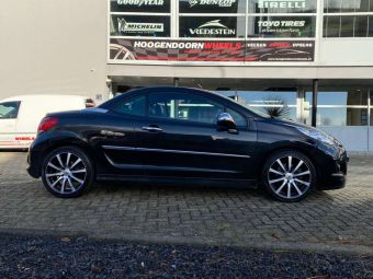 BROCK VELGEN B21 17 INCH MATT BLACK POLSHED GEMONTEERD ONDER EEN PEUGEOT 207 CABRIO