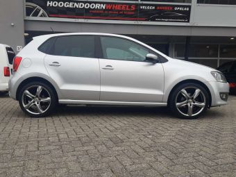 BROCK VELGEN B25 CHROME SILVER IN 17 INCH GEMONTEERD ONDER EEN VW POLO