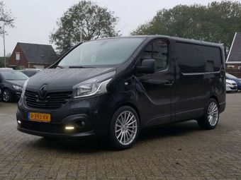 BROCK B36 19 INCH VELGEN ZILVER GEMONTEERD ONDER EEN RENAULT TRAFIC 