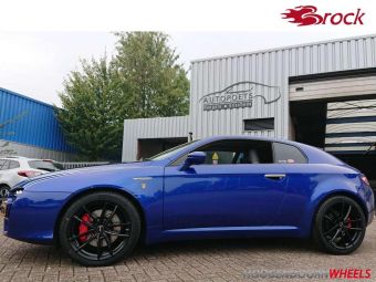 Brock velgen B38 19 inch gemonteerd onder een Alfa Brera met Brembo remmen 