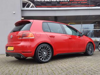 BROCK VELGEN B39 IN ATRACIET EN 18 INCG GEMONTEERD ONDER EEN VW GOLF