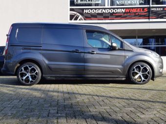 CARBONADO VELGEN LAS VEGAS BLACK POLISHED IN 18 INCH GEMONTEERD ONDER EEN FORD TRANSIT CONNECT