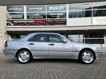 CARBONADO RERTO WHEELS SILVER POLISHED LIP IN 17 INCH GEMONTEERD ONDER DE MERCEDES C-KLASSE