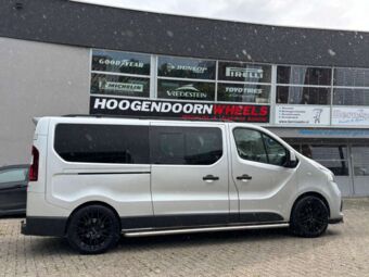 CARMANI 20 LUDWIG BLACK MATT IN 20 INCH GEMONTEERD ONDER EEN RENAULT TRAFFIC