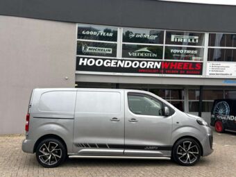 CARMANI 23 RUDI BLACK POLISHED IN 19 INCH GEMONTEERD ONDER EEN CITROEN JUMPY