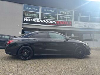 CARMANI 24 KARL BLACK MATT IN 19 INCH GEMONTEERD ONDER EEN MERCEDES CLA