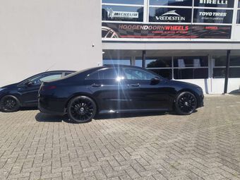 CARMANI CA17 FRITZ BLACK IN 19 INCH GEMONTEERD ONDER EEN MERCEDES CLA