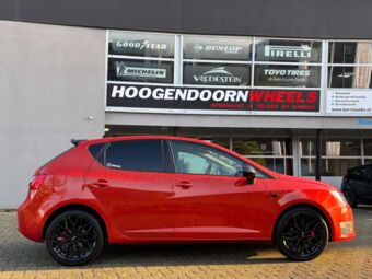 CARMANI CA26 MAX BLACK IN 17 INCH GEMONTEERD ONDER EEN SEAT IBIZA