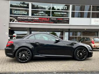 CARMANI CA17 FRITZ VELGEN IN BLACK 18 INCH GEMONTEERD ONDER MERCEDES SLK