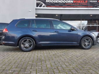 CARMANI CA15 OSKAR 16 INCH HYPER GUN IN 16 INCH GEMONTEERD ONDER EEN VW GOLF