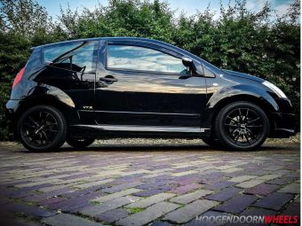 INTER ACTION VELGEN ZODIAC GEMONTEERD IN 15 INCH ONDER EEN CITROEN C 2 