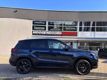 CMS C27 BLACK IN 18 INCH GEMONTEERD ONDER EEN SUZUKI VITARA