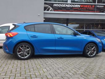 CMS VELGEN C20 IN TITAN EN 17 INCH GEMONTEERD ONDER EEN FORD FOCUS 