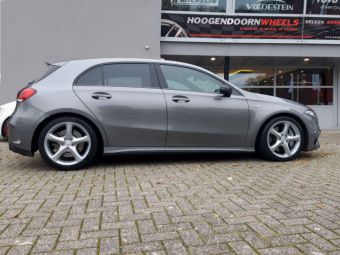 CMS VELGEN C12 IN 18 INCH SILVER GEMONTEERD ONDER EEN MERCEDES A KLASSE AMG 