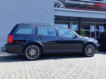 CMS VELGEN C25 BLACK POLISHED IN 17 INCH GEMONTEERD ONDER EEN GOLF IV