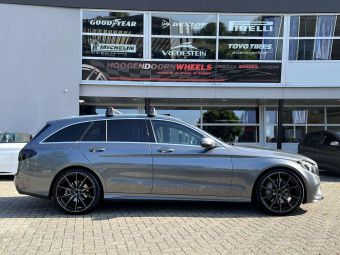 CONCAVER WHEELS CVR4 DOUBLE TINTED BLACK IN 20 INCH GEMONTEERD ONDER EEN MERCEDES C KLASSE