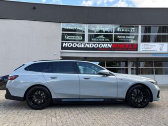CONCAVER WHEELS CVR1 PLATINUM BLACK GEMONTEERD ONDER EEN BMW 5 SERIE