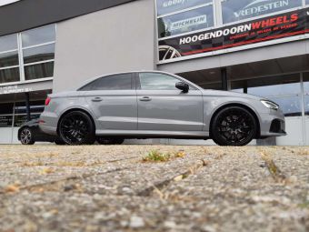 CONCAVER WHEELS FORGED IN 19 INCH BREEDSET PLATINUM BLACK GEMONTEERD ONDER EEN AUDI RS3