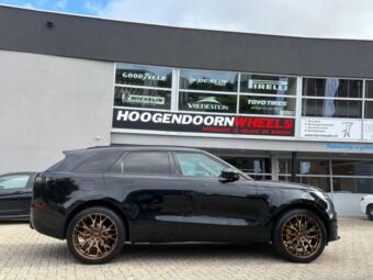 CONCAVER WHEELS CVR1 BRUSHED BRONZE IN 22 INCH GEMONTEERD ONDER EEN LAND ROVER RANGE ROVER VELAR