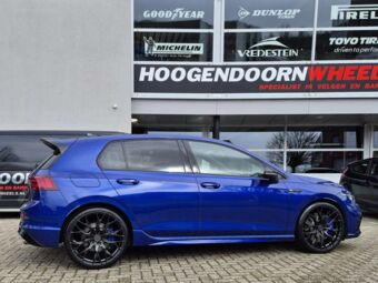 CONCAVER WHEELS CVR1 CARBON GRAPHITE IN 20 INCH GEMONTEERD ONDER EEN VOLKSWAGN GOLF VIII