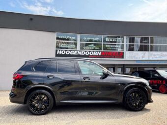 CONCAVER WHEELS CVR1 PLATINUM BLACK IN 22 INCH GEMONTEERD ONDER BMW X5 G05