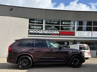 CONCAVER WHEELS CVR1 PLATINUM BLACK IN 22 INCH GEMONTEERD ONDER EEN VOLVO XC90