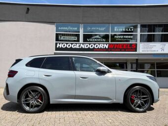 CONCAVER WHEELS CVR3 CUSTOM FINISH GLOSS LIGHT GUNMETAL IN 21 INCH GEMONTEERD ONDER EEN BMW X3 G45