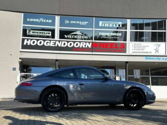 CONCAVER WHEELS CVR3 IN 19 INCH PLATINUM BLACK GEMONTEERD ONDER EEN PORSCHE 911 996