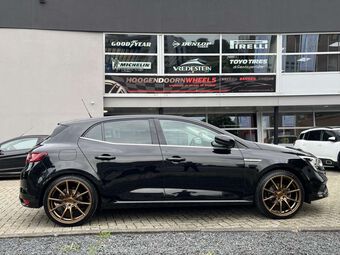 CONCAVER CVR4 BRUSHED BRONZE IN 19 INCH GEMONTEERD ONDER EEN RENAULT MEGANE