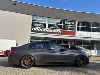 CONCAVER WHEELS CVR7 BRUSHED BRONZE IN 19 INCH GEMONTEERD ONDER EEN BMW 3 SERIE