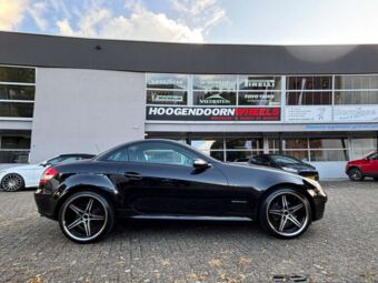 CONCAVER WHEELS CVR9 BLACK DIAMOND CUT IN 19 INCH GEMONTEERD ONDER EEN MERCEDES SLK