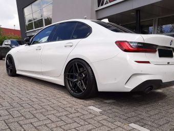 CONCAVER WHEELS FLOW FORGED CVR 2 IN CARBON GRAPHITE GEMONTEERD IN 19 INCH BREEDSET ONDER EEN BMW 3 SERIE 