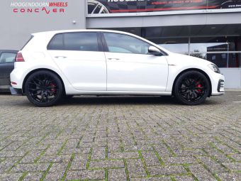 CONCAVER WHEELS CVR1 FORGED IN 19 INCH BLACK GEMONTEERD ONDER EEN VOLKSWAGEN GOLF 