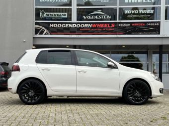 CVR WHEELS CVR6 IN 18 INCH GEMONTEERD ONDER EEN VW GOLF