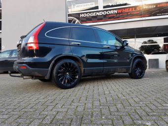 CVR WHEELS CVR6 BLACK EN IN 19 INCH GEMONTEERD ONDER EEN HONDA CR-V 