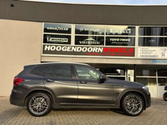 DAMINA PERFORMANCE DM08 ANTHRACITE IN 20 INCH GEMONTEERD ONDER EEN BMW X3