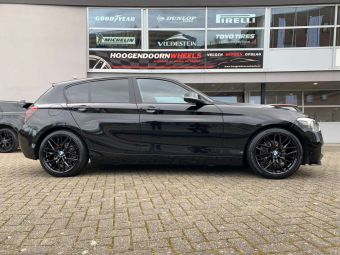 DAMINA VELGEN DM08 19 INCH BLACK POLISHED GEMONTEERD ONDER EEN BMW 1 SERIE