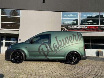 DAMINA VELGEN DM05 IN BLACK EN IN 19 INCH GEMONTEERD ONDER EEN VW CADDY  